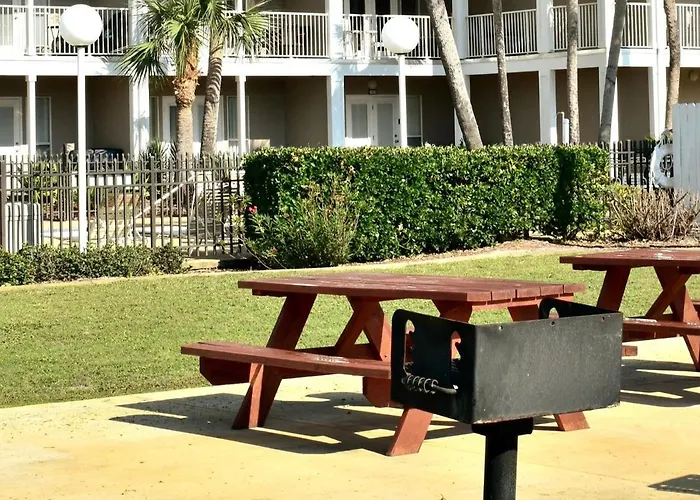Apartment Quiet Pool View Walk To Family Friendly Pensacola
